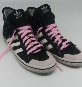 Adidas women shoes size 9 hearts ❤️